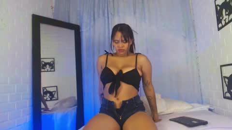 Snapshot of kattia_23 chatting on February 25, 12:25 am kattia online show from February 25, 12:25 am
