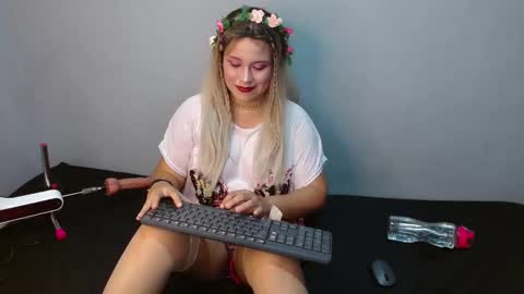 Snapshot of katty_loveless chatting on October 12, 5:50 am Katty Loveless online show from October 12, 5:50 am