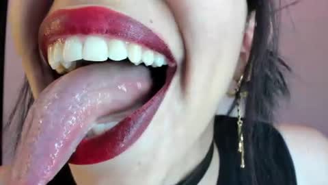 Snapshot of katty_mouth chatting on June 12, 4:28 pm Katty online show from June 12, 4:28 pm