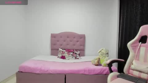 Snapshot of katty_sweeet chatting on November 12, 12:22 am Katty online show from November 12, 12:22 am