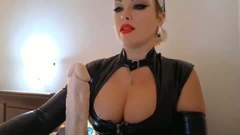 Snapshot of katushax chatting on October 4, 10:52 pm KatuhaX online show from October 4, 10:52 pm