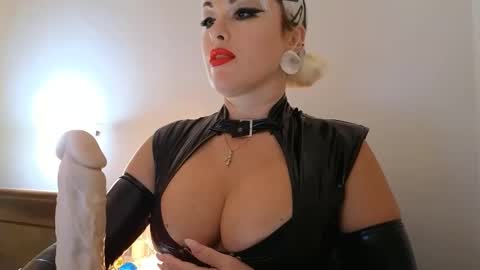 Snapshot of katushax chatting on October 10, 9:47 pm KatuhaX online show from October 10, 9:47 pm