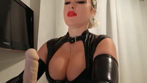 Snapshot of katushax chatting on October 12, 11:04 pm KatuhaX online show from October 12, 11:04 pm