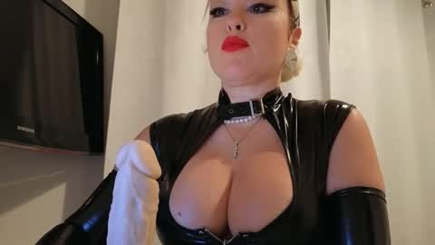 Snapshot of katushax chatting on October 17, 10:45 pm KatuhaX online show from October 17, 10:45 pm