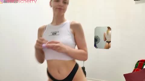 Snapshot of katyacherryy chatting on June 24, 4:44 am Katya online show from June 24, 4:44 am