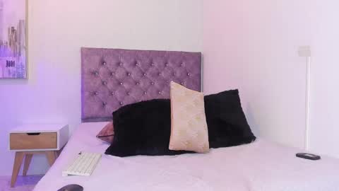 Snapshot of katyah_ chatting on May 11, 9:01 pm katya online show from May 11, 9:01 pm