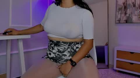 Snapshot of katyah_ chatting on May 19, 8:26 pm katya online show from May 19, 8:26 pm