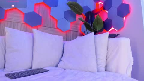 Snapshot of katyakozlov chatting on February 19, 8:05 pm online show from February 19, 8:05 pm