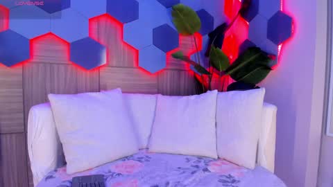    online show from April 17, 8:12 pm