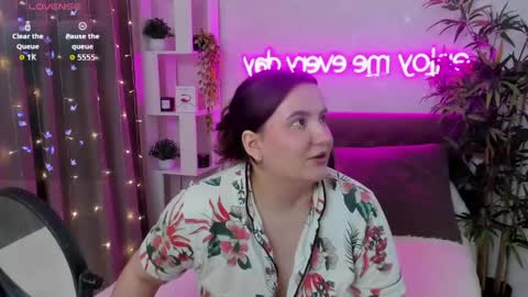 Snapshot of katyaneilson chatting on April 23, 12:29 pm Kate online show from April 23, 12:29 pm