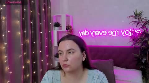Snapshot of katyaneilson chatting on May 1, 7:13 am Kate online show from May 1, 7:13 am