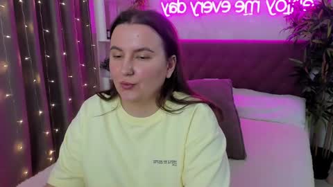 Snapshot of katyaneilson chatting on May 2, 6:51 am Kate online show from May 2, 6:51 am