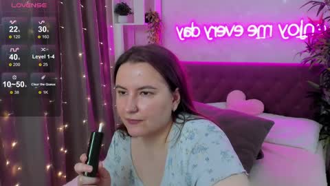 Snapshot of katyaneilson chatting on June 6, 6:18 am Kate online show from June 6, 6:18 am