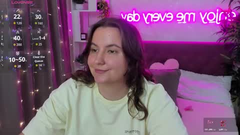 Snapshot of katyaneilson chatting on July 10, 5:01 am Kate online show from July 10, 5:01 am