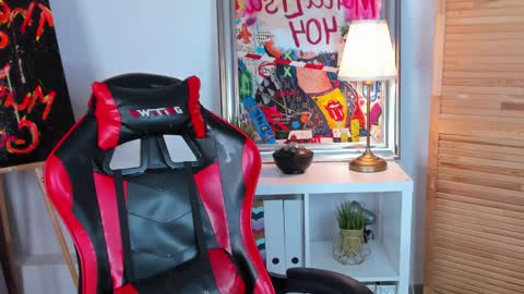 katymeaw online show from April 6, 1:25 am