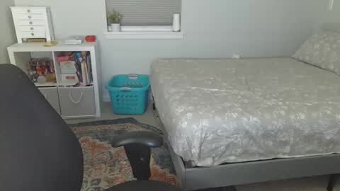 Katy online show from April 9, 3:17 am