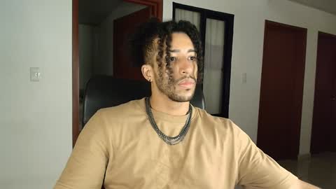 Snapshot of kaurilop chatting on January 2, 2:00 am Kauri Lop online show from January 2, 2:00 am