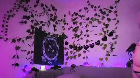 Snapshot of kawai_kittypussy chatting on June 25, 7:57 am Mia online show from June 25, 7:57 am