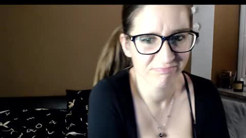 Snapshot of kayalips chatting on December 2, 12:19 am KayaLips online show from December 2, 12:19 am