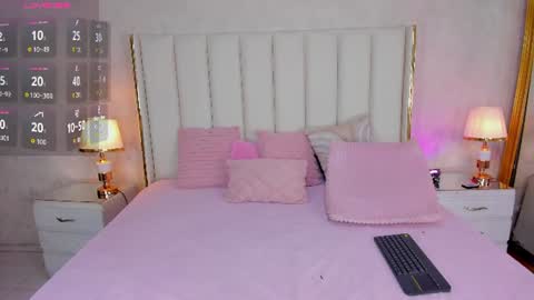 Snapshot of kayladavies_ chatting on June 26, 8:35 pm kayladavies_ online show from June 26, 8:35 pm