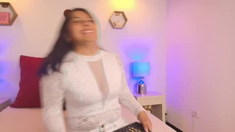Snapshot of kaylamur_ chatting on May 19, 12:11 pm kaylamur_ online show from May 19, 12:11 pm