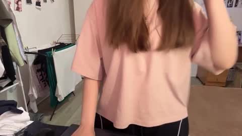 Nyelle online show from April 18, 1:59 pm