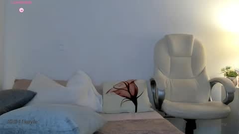 INSTAGRAM AND TW 11kayle online show from October 30, 3:24 pm