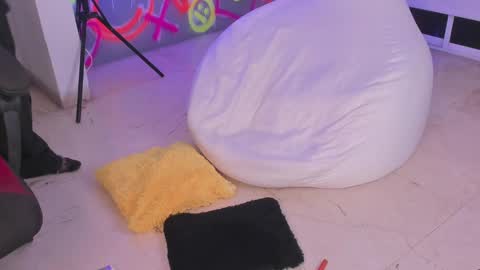 Snapshot of kayle______ chatting on December 27, 12:50 am INSTAjohedija online show from December 27, 12:50 am