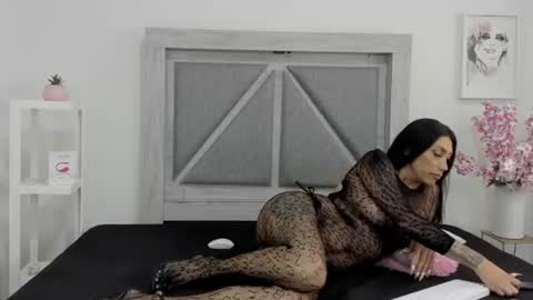 Snapshot of kayle_love_hot chatting on June 17, 9:27 pm Kayle online show from June 17, 9:27 pm