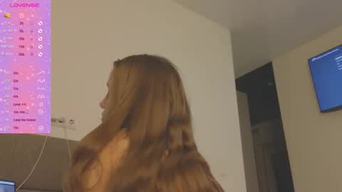 Snapshot of kaylee_ee chatting on January 5, 5:27 pm kaylee_ee online show from January 5, 5:27 pm