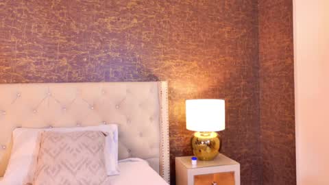  KAYLIE  online show from April 2, 8:06 pm