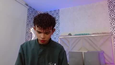 Snapshot of keahi_tay chatting on February 19, 11:39 am keahi online show from February 19, 11:39 am