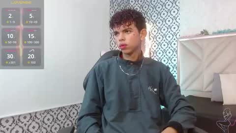 Snapshot of keahi_tay chatting on February 21, 11:44 am keahi online show from February 21, 11:44 am