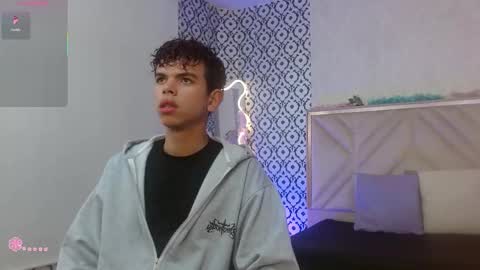 Snapshot of keahi_tay chatting on February 27, 11:43 am keahi online show from February 27, 11:43 am