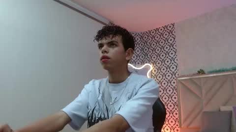 Snapshot of keahi_tay chatting on March 1, 11:34 am keahi online show from March 1, 11:34 am