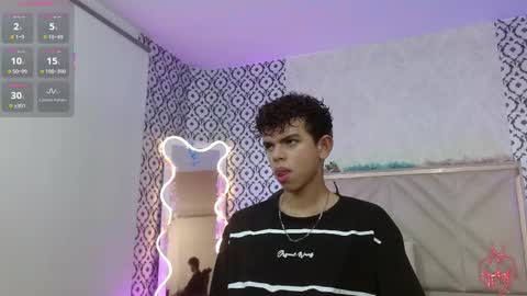 Snapshot of keahi_tay chatting on March 2, 11:39 am keahi online show from March 2, 11:39 am