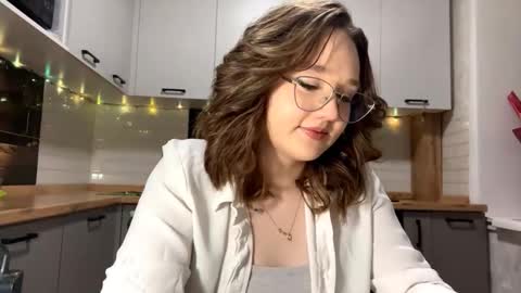 Snapshot of keeshatenn chatting on February 22, 11:42 am Velma online show from February 22, 11:42 am