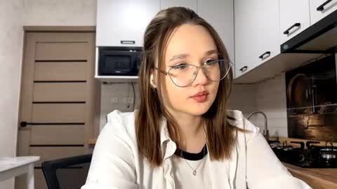 Snapshot of keeshatenn chatting on March 3, 10:21 am Velma online show from March 3, 10:21 am