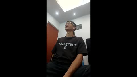 Snapshot of keibim_tubebe chatting on May 15, 9:22 pm keibim_tubebe online show from May 15, 9:22 pm