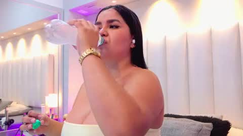 Snapshot of keily_ross1 chatting on June 17, 7:48 pm Keily Ross online show from June 17, 7:48 pm
