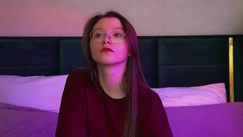 Keira online show from February 5, 7:40 pm