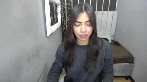  K E I Z Y  online show from December 13, 1:22 pm