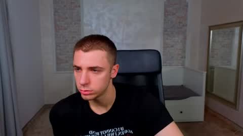 Snapshot of kellenwest chatting on May 17, 4:21 am KellenWest online show from May 17, 4:21 am