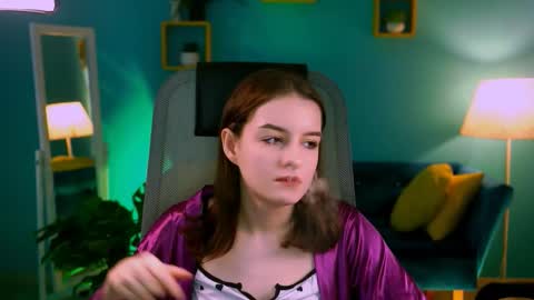 kelliebanshe online show from March 30, 4:13 am