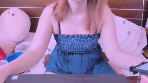 Snapshot of kelly_baby2005 chatting on April 28, 2:49 am Kelly online show from April 28, 2:49 am