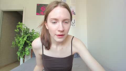 kelly_gerzikaaa online show from April 14, 5:35 am
