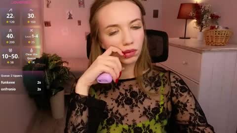 Snapshot of kellybair chatting on April 11, 7:51 pm Kelly online show from April 11, 7:51 pm