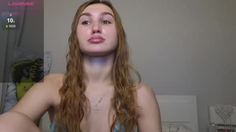 Snapshot of kellykeat chatting on October 5, 9:34 pm Princess Kelly online show from October 5, 9:34 pm