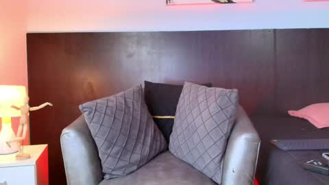 Kelly  online show from April 2, 7:44 pm