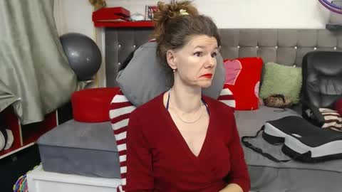 kelly online show from February 10, 6:56 pm